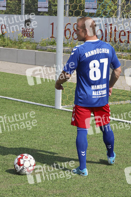 Benefiz-Fußballspiel 'Kicken mit Herz' 2019 in Hamburg