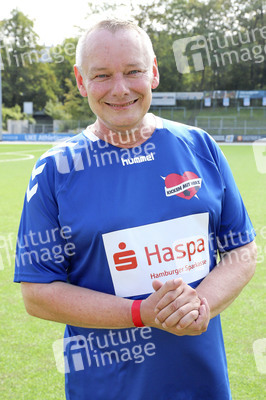 Benefiz-Fußballspiel 'Kicken mit Herz' 2019 in Hamburg