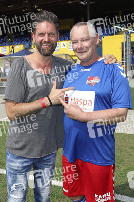 Benefiz-Fußballspiel 'Kicken mit Herz' 2019 in Hamburg