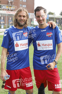 Benefiz-Fußballspiel 'Kicken mit Herz' 2019 in Hamburg