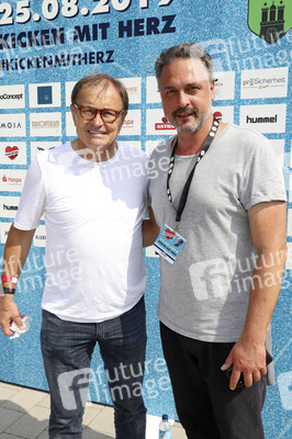 Benefiz-Fußballspiel 'Kicken mit Herz' 2019 in Hamburg