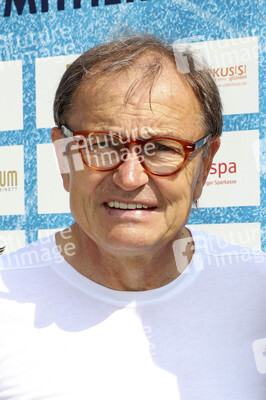 Benefiz-Fußballspiel 'Kicken mit Herz' 2019 in Hamburg