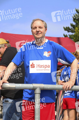 Benefiz-Fußballspiel 'Kicken mit Herz' 2019 in Hamburg