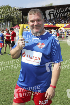 Benefiz-Fußballspiel 'Kicken mit Herz' 2019 in Hamburg
