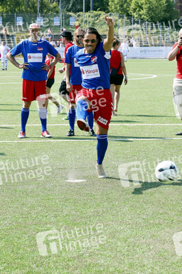 Benefiz-Fußballspiel 'Kicken mit Herz' 2019 in Hamburg