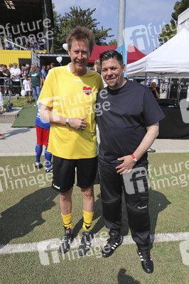 Benefiz-Fußballspiel 'Kicken mit Herz' 2019 in Hamburg