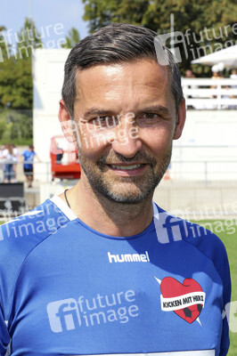 Benefiz-Fußballspiel 'Kicken mit Herz' 2019 in Hamburg