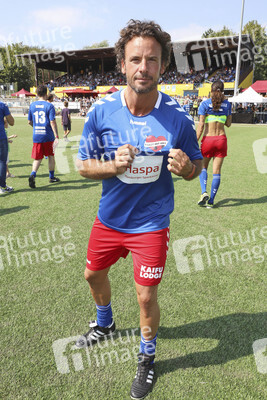 Benefiz-Fußballspiel 'Kicken mit Herz' 2019 in Hamburg