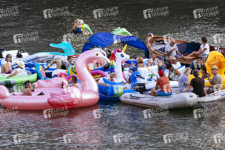 Symbolfoto Schwimminsel