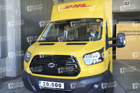 Inbetriebnahme des 10000sten DHL StreetScooters in Köln