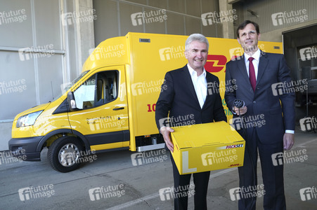 Inbetriebnahme des 10000sten DHL StreetScooters in Köln