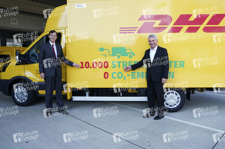 Inbetriebnahme des 10000sten DHL StreetScooters in Köln