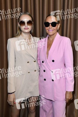 Präsentation von Natascha Ochsenknechts Brillenkollektion in Berlin