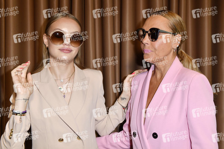 Präsentation von Natascha Ochsenknechts Brillenkollektion in Berlin