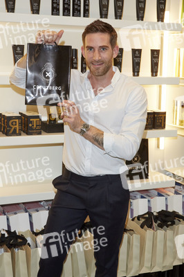 Atelier-Eröffnung von Dennis Creuzberg in Berlin