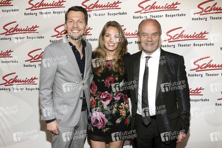 Revue 'Nutten, Koks und frische Erdbeeren' in Hamburg