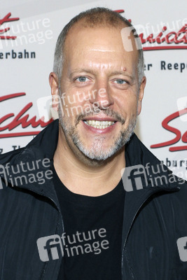 Revue 'Nutten, Koks und frische Erdbeeren' in Hamburg