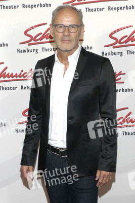 Revue 'Nutten, Koks und frische Erdbeeren' in Hamburg