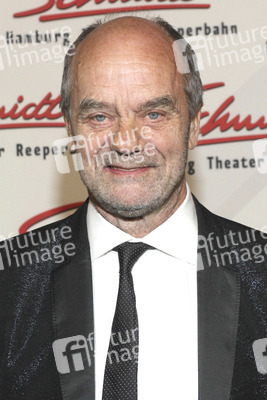 Revue 'Nutten, Koks und frische Erdbeeren' in Hamburg