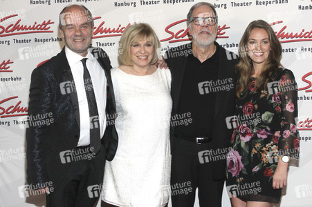 Revue 'Nutten, Koks und frische Erdbeeren' in Hamburg