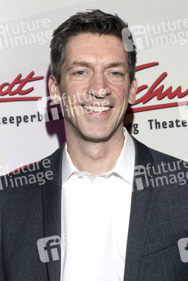 Revue 'Nutten, Koks und frische Erdbeeren' in Hamburg