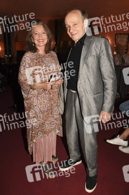 Theaterpremiere 'Monsieur Claude und seine Töchter' in München