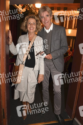 Theaterpremiere 'Monsieur Claude und seine Töchter' in München