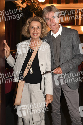 Theaterpremiere 'Monsieur Claude und seine Töchter' in München