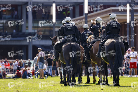 Polizeimaßnahmen beim Derby 1. FC Köln gegen Borussia Mönchengladbach in Köln