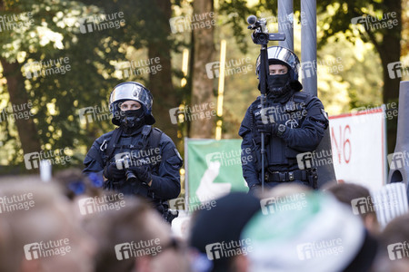 Polizeimaßnahmen beim Derby 1. FC Köln gegen Borussia Mönchengladbach in Köln
