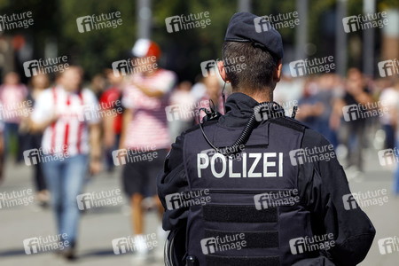 Polizeimaßnahmen beim Derby 1. FC Köln gegen Borussia Mönchengladbach in Köln