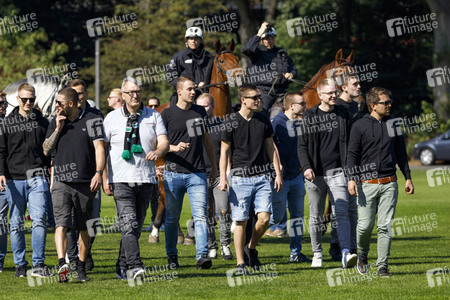 Polizeimaßnahmen beim Derby 1. FC Köln gegen Borussia Mönchengladbach in Köln