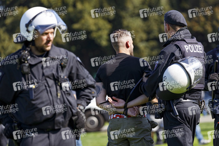 Polizeimaßnahmen beim Derby 1. FC Köln gegen Borussia Mönchengladbach in Köln