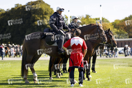 Polizeimaßnahmen beim Derby 1. FC Köln gegen Borussia Mönchengladbach in Köln
