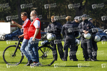 Polizeimaßnahmen beim Derby 1. FC Köln gegen Borussia Mönchengladbach in Köln