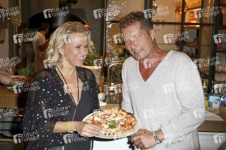 'Henry Likes Pizza' Event in Hamburg