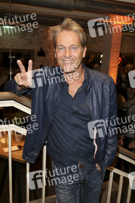 'Henry Likes Pizza' Event in Hamburg