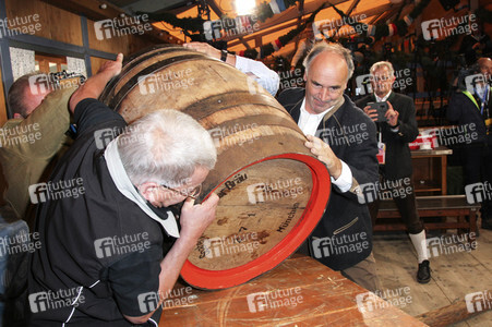Wiesn Anstich auf dem Oktoberfest 2019 im Schottenhamel Festzelt in München