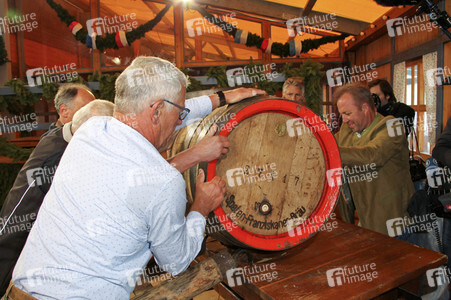 Wiesn Anstich auf dem Oktoberfest 2019 im Schottenhamel Festzelt in München