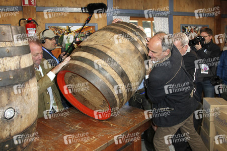 Wiesn Anstich auf dem Oktoberfest 2019 im Schottenhamel Festzelt in München