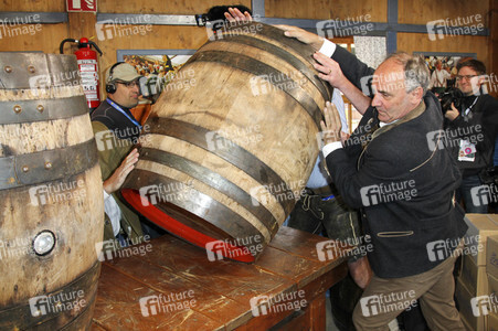 Wiesn Anstich auf dem Oktoberfest 2019 im Schottenhamel Festzelt in München