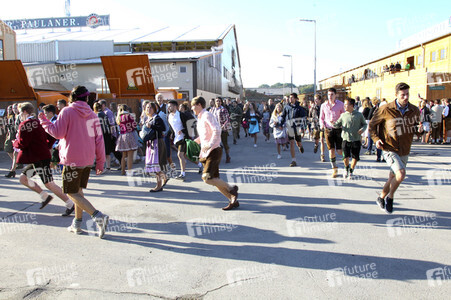 Wiesn Anstich auf dem Oktoberfest 2019 im Schottenhamel Festzelt in München