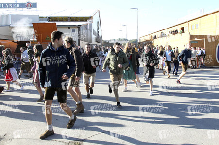 Wiesn Anstich auf dem Oktoberfest 2019 im Schottenhamel Festzelt in München