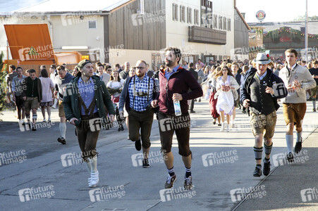 Wiesn Anstich auf dem Oktoberfest 2019 im Schottenhamel Festzelt in München