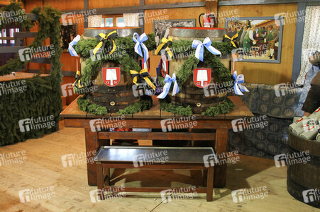 Wiesn Anstich auf dem Oktoberfest 2019 im Schottenhamel Festzelt in München