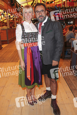 Wiesn Anstich auf dem Oktoberfest 2019 im Schottenhamel Festzelt in München