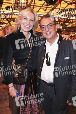 Wiesn Anstich auf dem Oktoberfest 2019 im Schottenhamel Festzelt in München