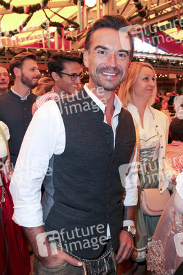 Wiesn Anstich auf dem Oktoberfest 2019 im Schottenhamel Festzelt in München