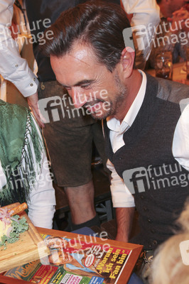 Wiesn Anstich auf dem Oktoberfest 2019 im Schottenhamel Festzelt in München