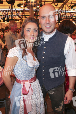 Wiesn Anstich auf dem Oktoberfest 2019 im Schottenhamel Festzelt in München